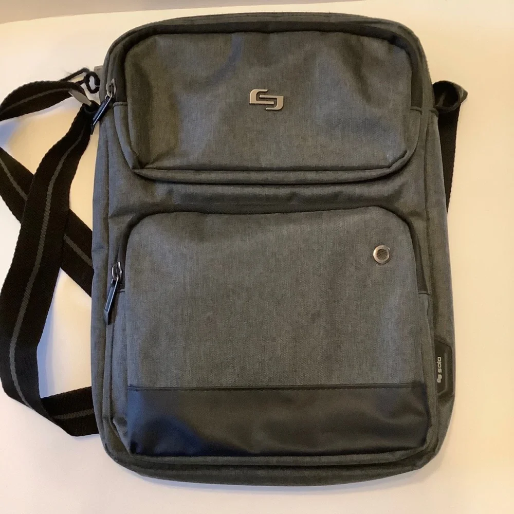 Solo 13.5” Urban Universal 11-inch Tablet Sling Bag